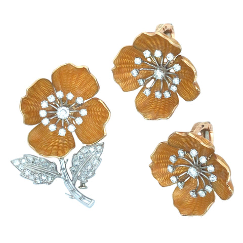 Boucheron, broche et boucles d'oreilles fleur en or 18 carats et diamants émaillés